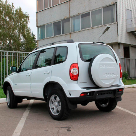 Колпак запасного колеса Chevrolet Niv@ (гладкий, под покраску) купить недорого с доставкой в Омск