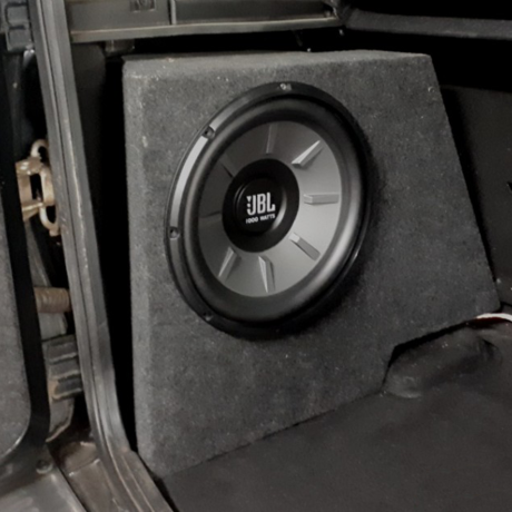 Короб под 10" сабвуфер B@3 2123 Chevrolet Niv@ (в левое крыло, 35 литров) купить недорого с доставкой в Омск
