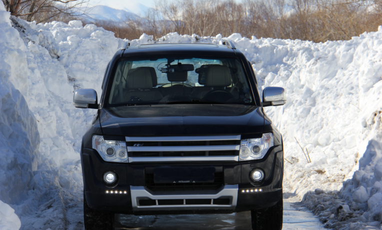 Накладка (юбка) переднего бампера "Broomer Design" (Без ДХЛ) для Mitsubishi Pajero IV (2006-2015) купить недорого с доставкой в Омск