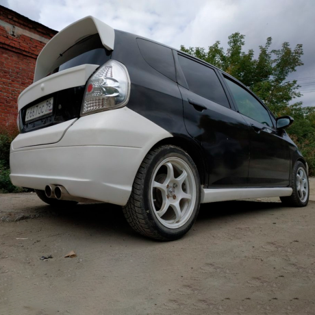 Средняя накладка на 5 дверь для Honda Fit GD купить недорого с доставкой в Омск
